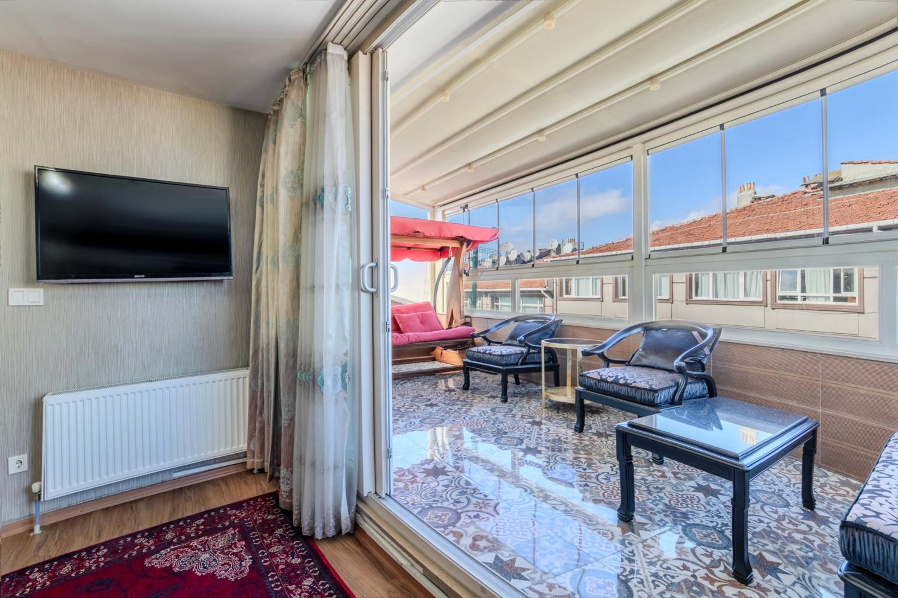 LEMIS SUITE 37/50