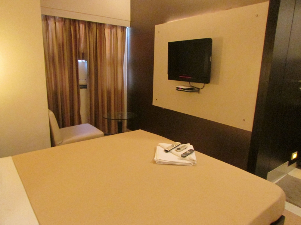 Hotel Mourya Residency 14/17