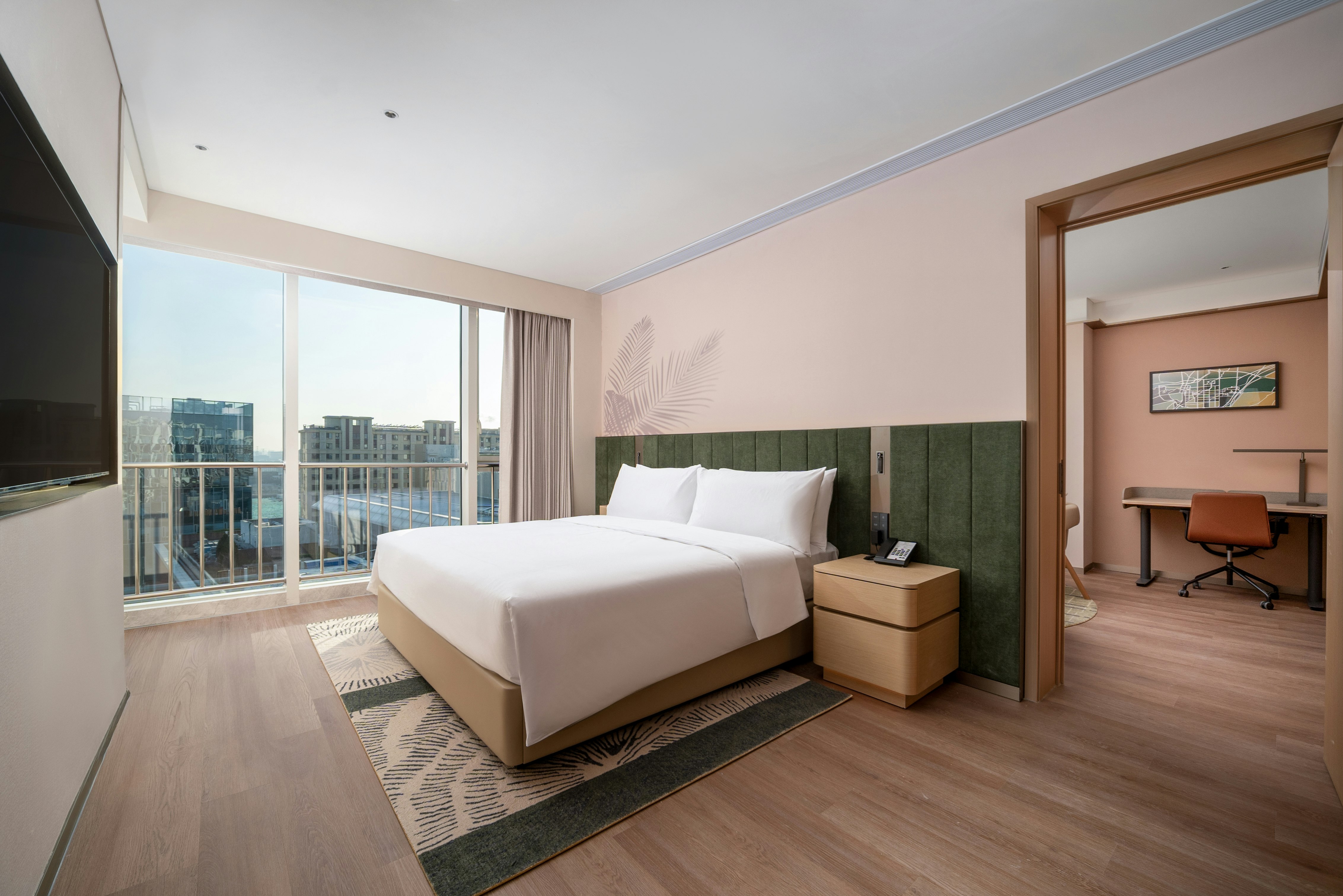 DELUXE, SUITE, KING BED
