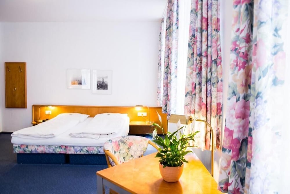 Hotel Am Rathaus 12/24
