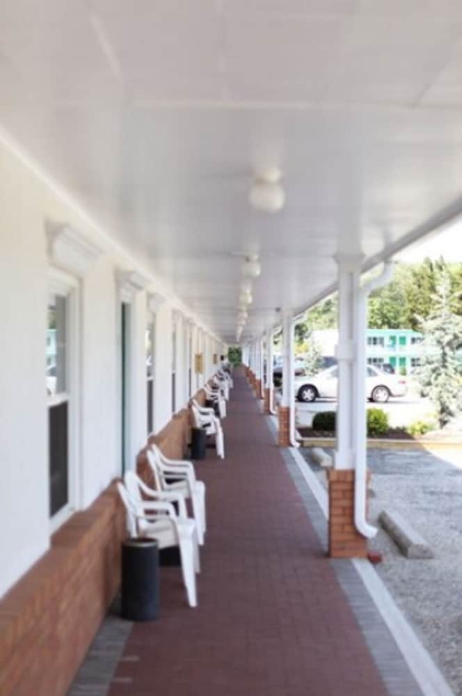 Hyland Motor Inn 58/63