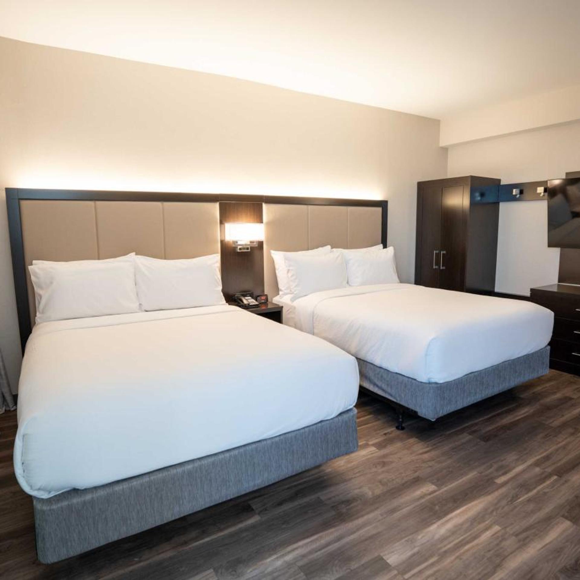 Standard, 2 Queen Beds, Skyline View، Holiday Inn Express Long Island City E New York, an IHG Hotel 4/5