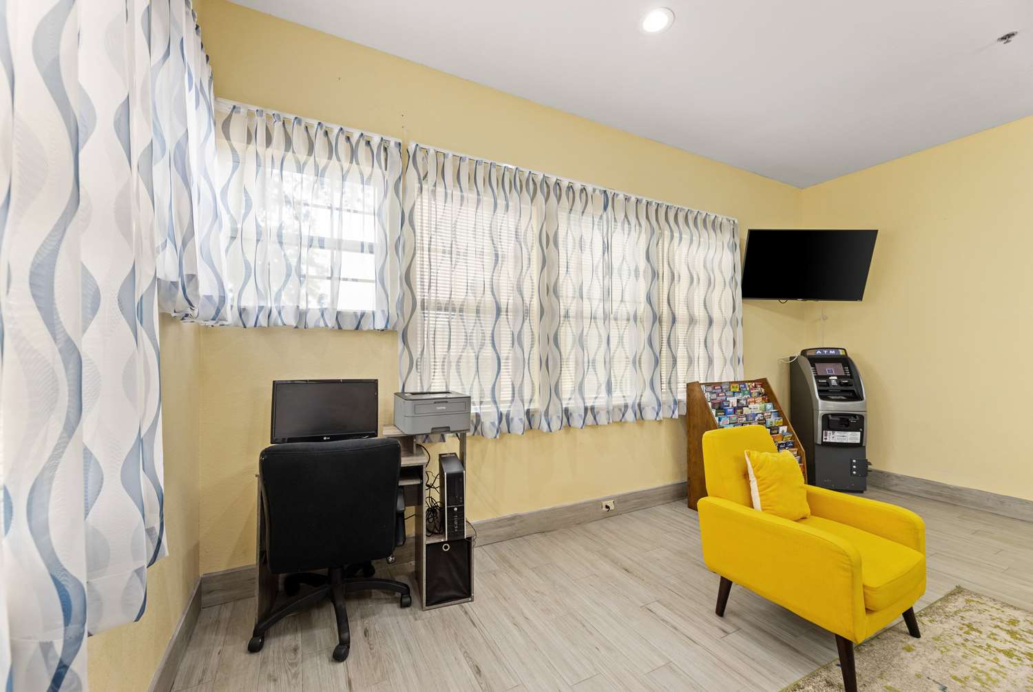 Days Inn and Suites by Wyndham Euless DFW Airport South 53/57