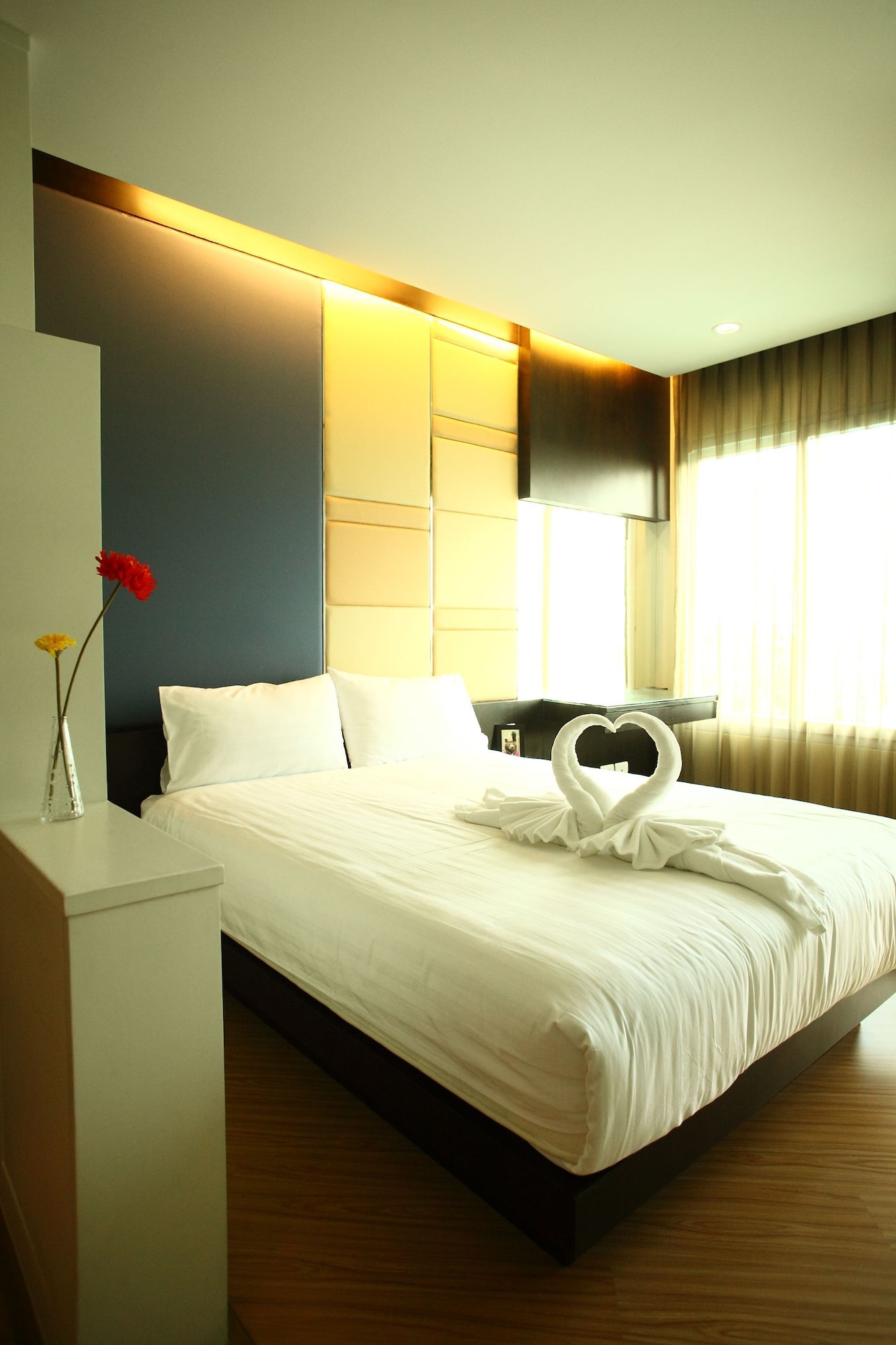 Super, Deluxe, Queen Bed, City View