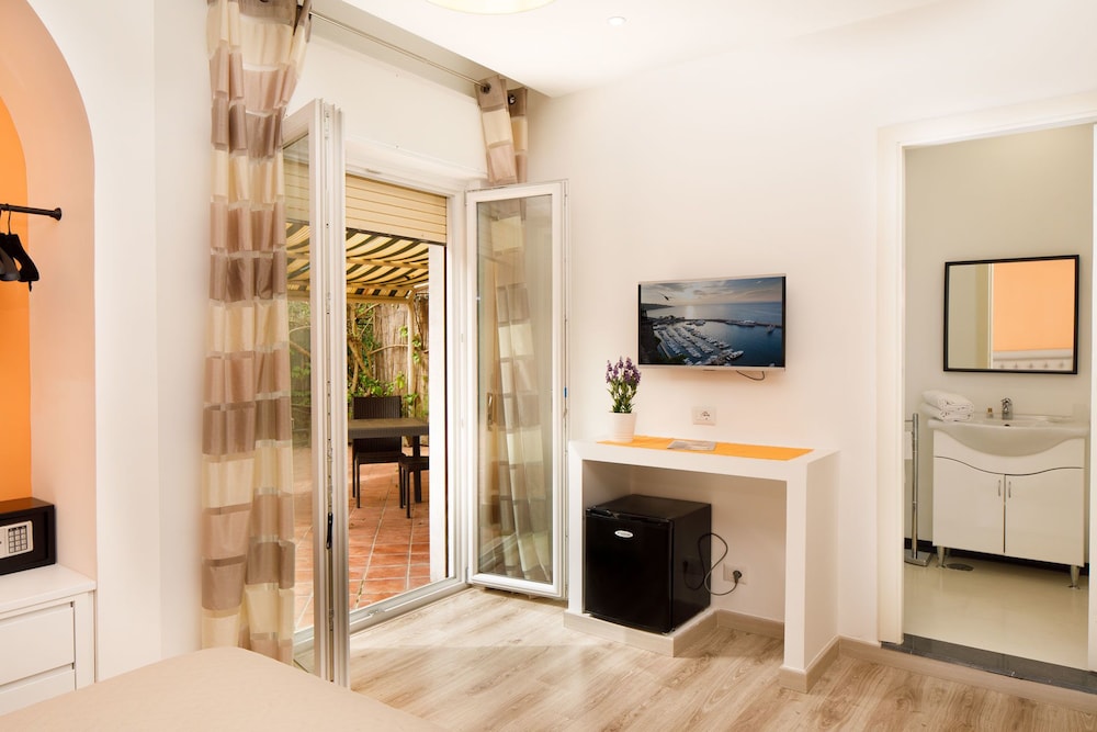 Sorrento Comfort Rooms 15/22