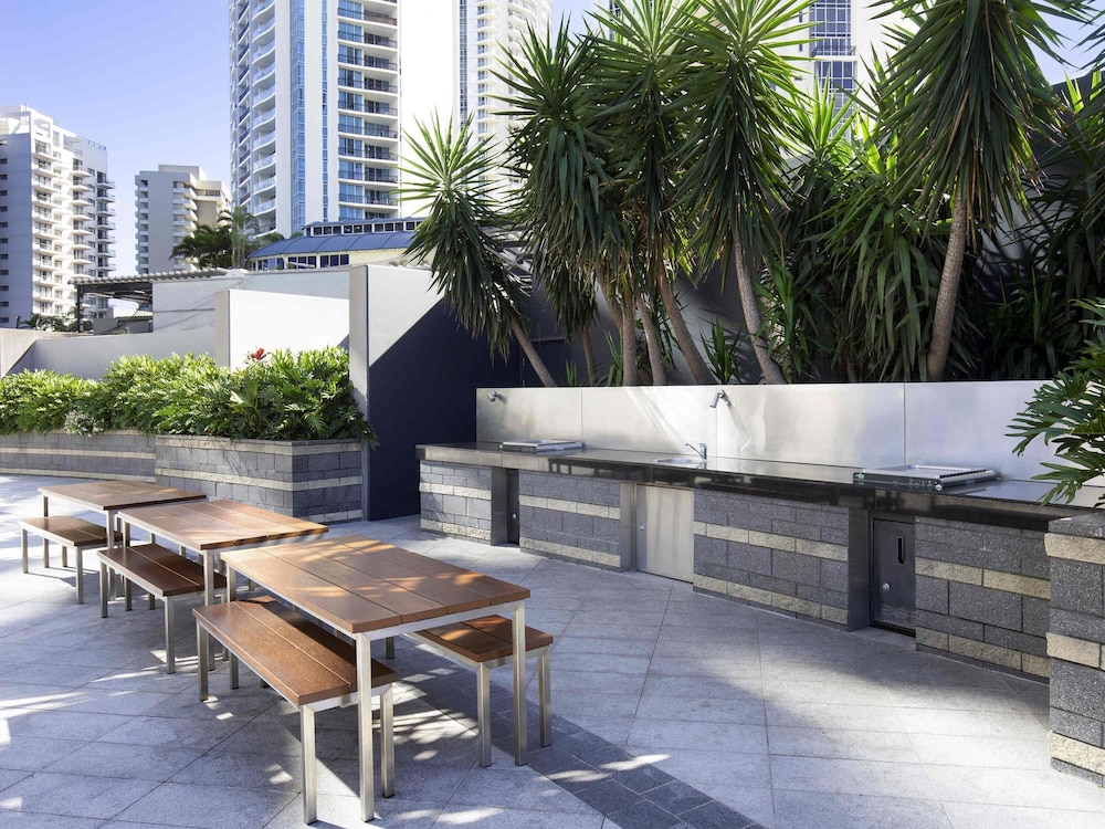 Mantra Circle on Cavill Surfers Paradise 10/50