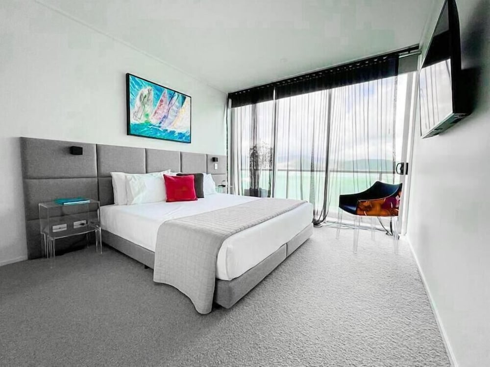 DELUXE, EXECUTIVE, PENTHOUSE, APARTMENT, 3 BEDS, 3 BATHROOMS