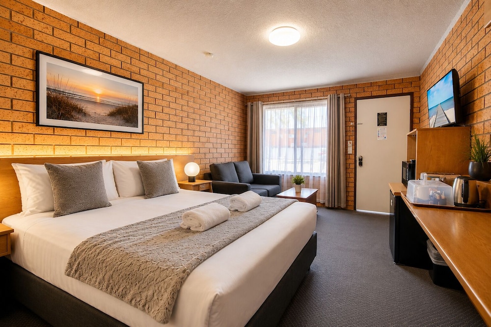 ROYAL PALMS MOTOR INN 25/76