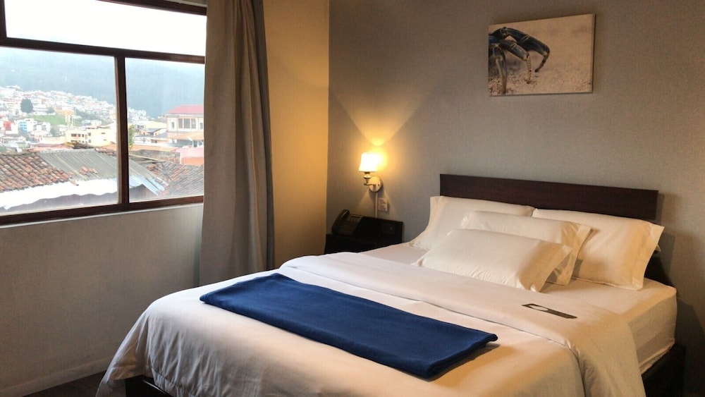 DELUXE, QUEEN BED