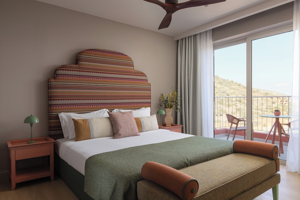Pleiades Luxurious Villas 12/48