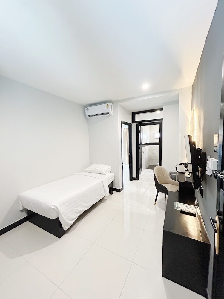 LHC Hotel and Resort 36/75