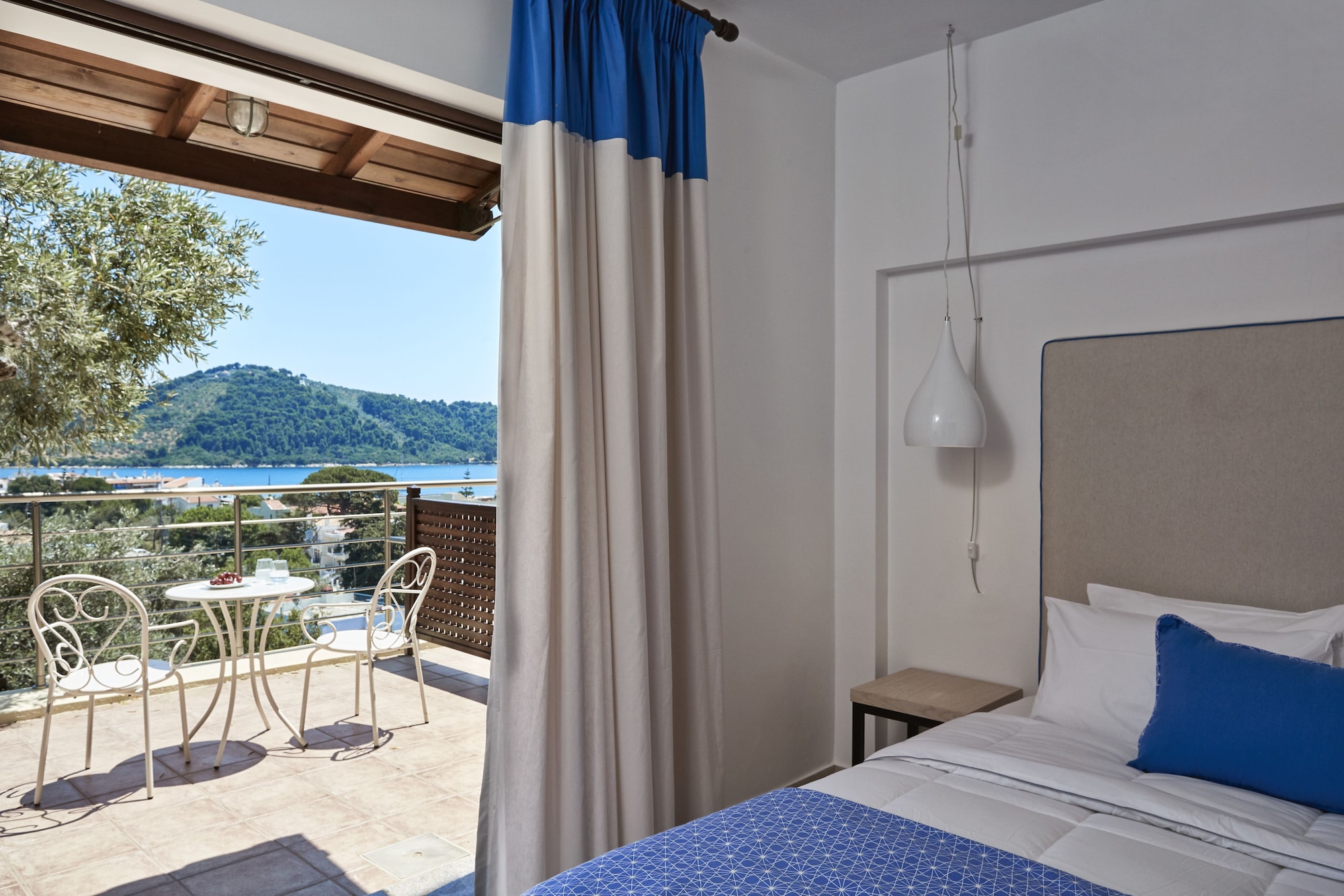 2 BEDROOMS, HOUSE, SEA VIEW