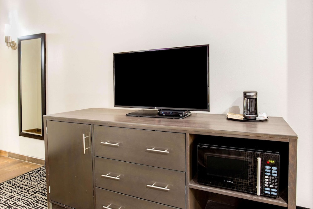 La Quinta Inn And Suites By Wyndham Springfield IL 48/63
