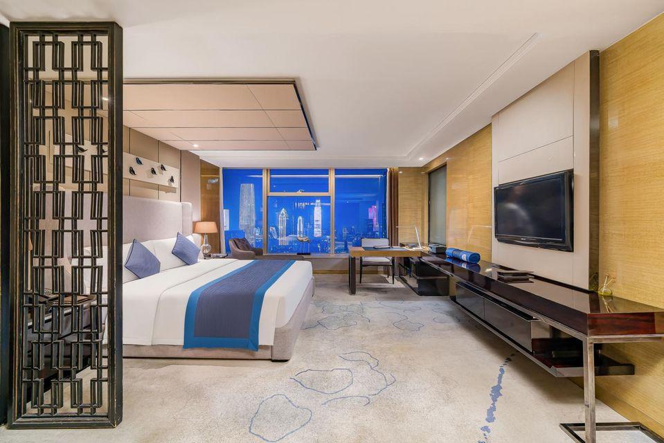 Capsule, King Bed, City View