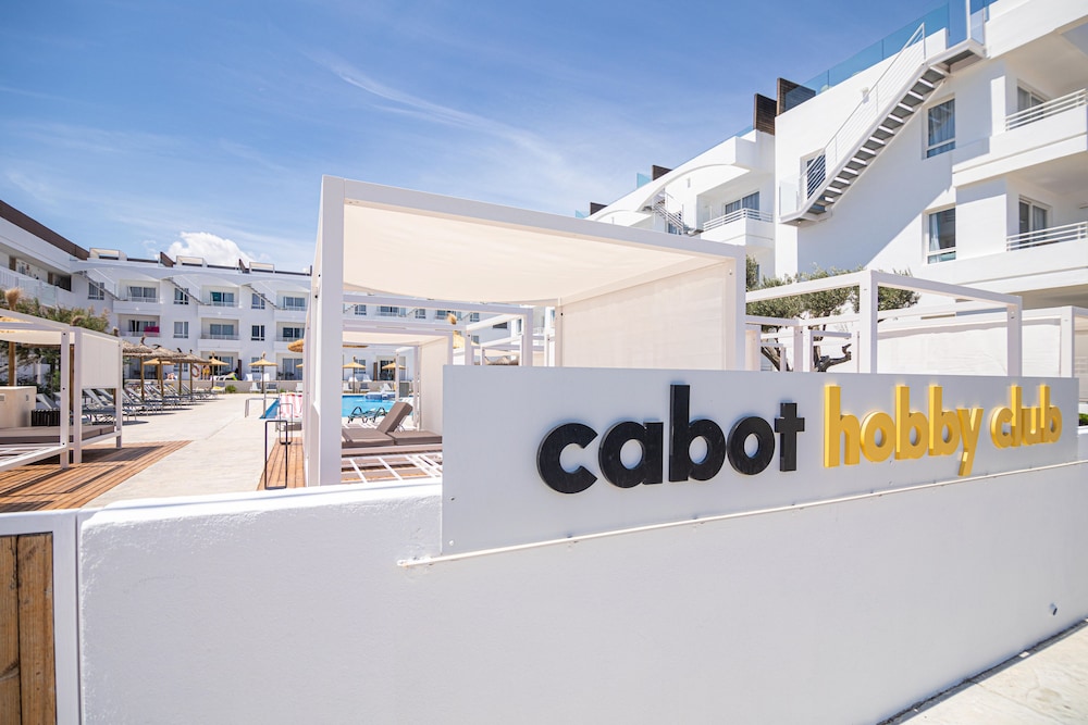 Cabot Hobby Club Apartments 10/63