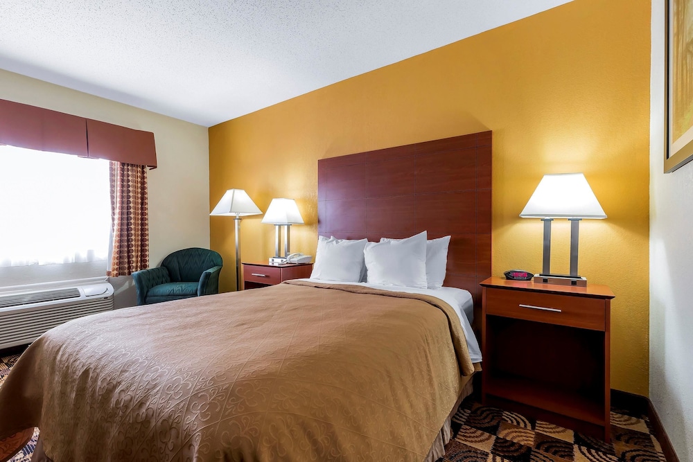 Quality Inn Sycamore - DeKalb 20/43