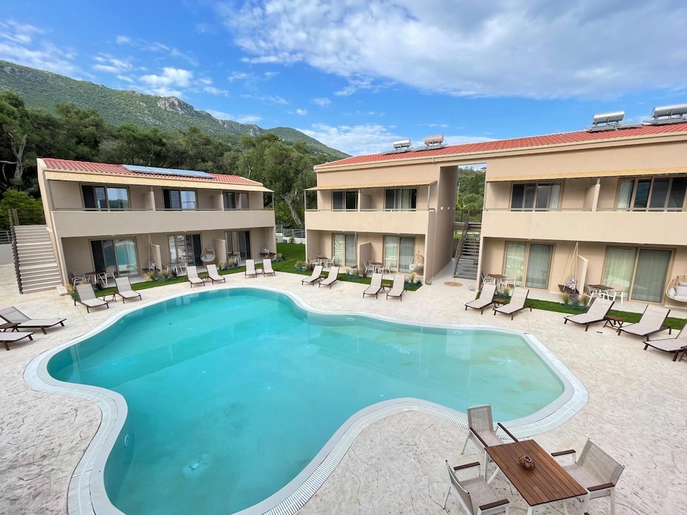 Scarabeo Hotel and Villas Parga 47/57