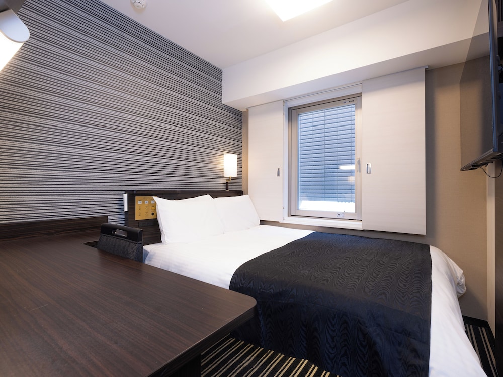 ROOM, DOUBLE BED