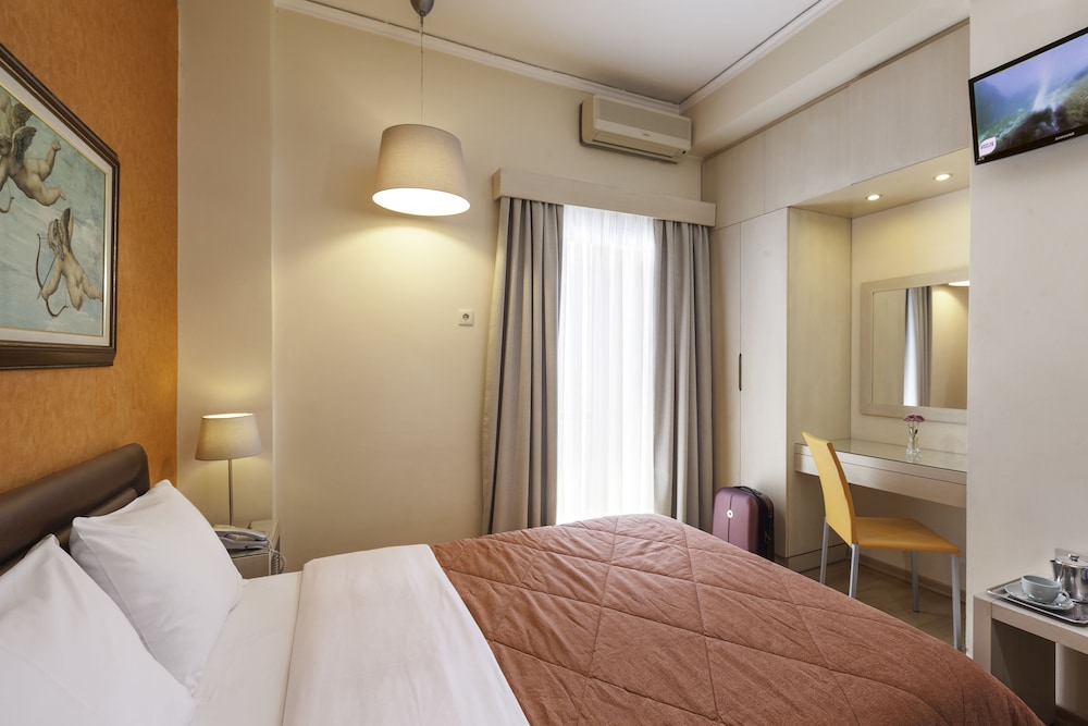 ROOM, DOUBLE OR TWIN BED
