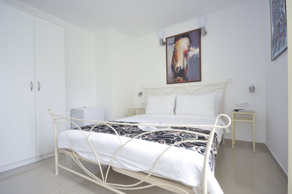 ROOM, DOUBLE OR TWIN BED, BALCONY