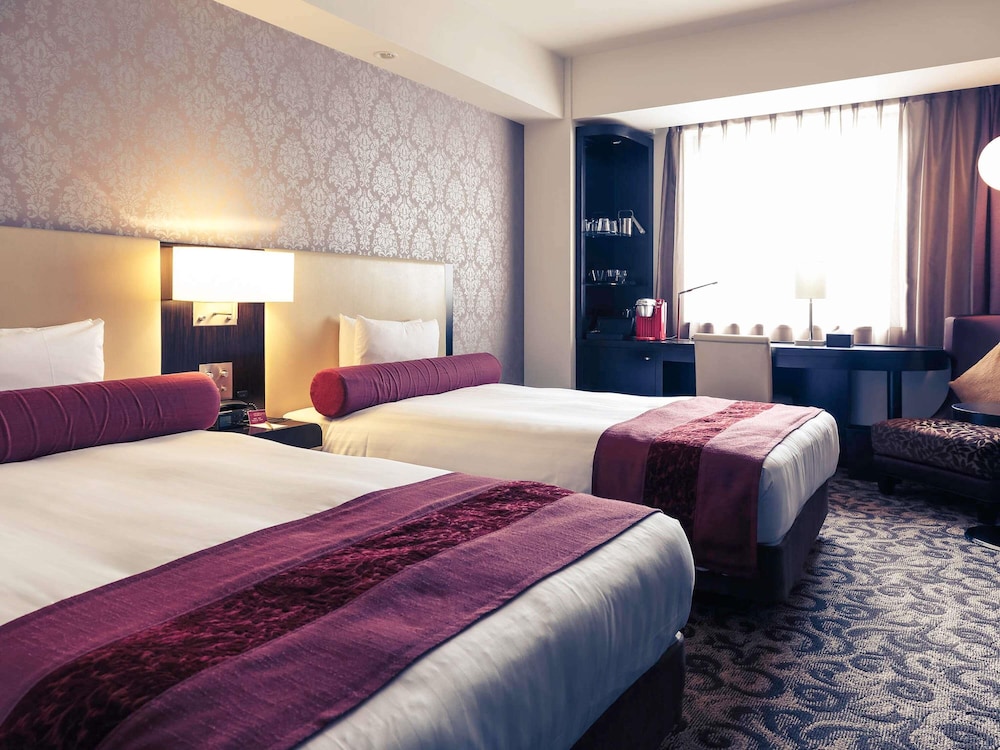PRIVILEGE, TWIN BEDS