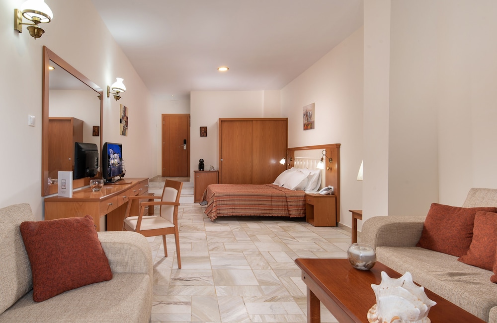 Porfi Beach Hotel 21/36