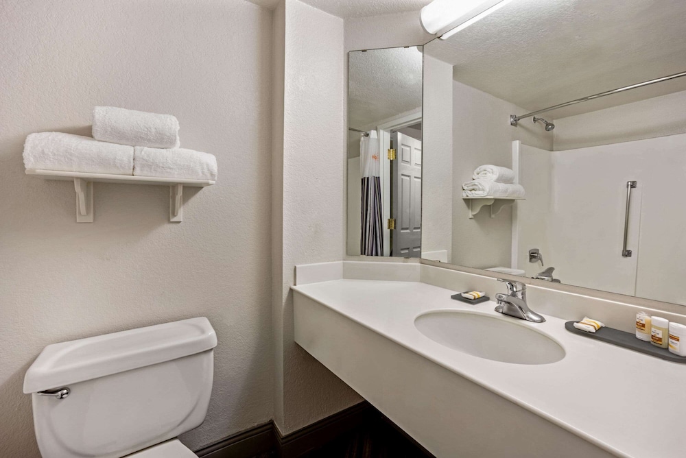 La Quinta Inn & Suites by Wyndham Tacoma - Seattle 12/45