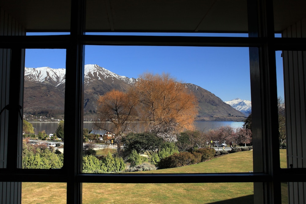 Wanaka Hotel 27/37