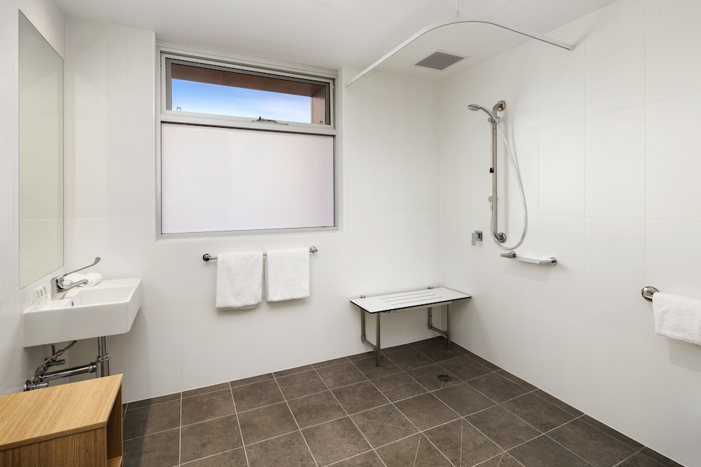 QUEST PORT ADELAIDE 15/62