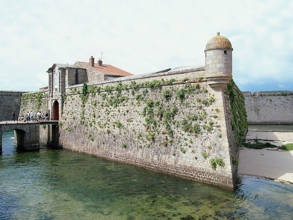 Mercure Lorient Centre Hotel 64/68