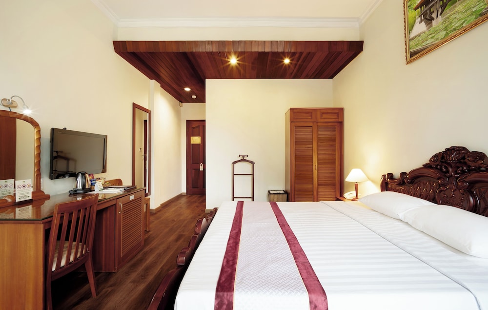 PREMIUM, DOUBLE BED, CITY VIEW, BALCONY