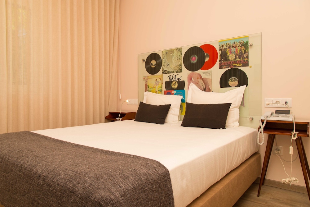 Master, Queen Bed