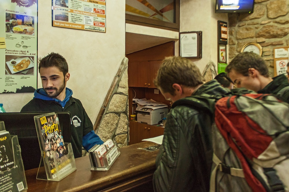 Alessandro Palace Bar 63/69