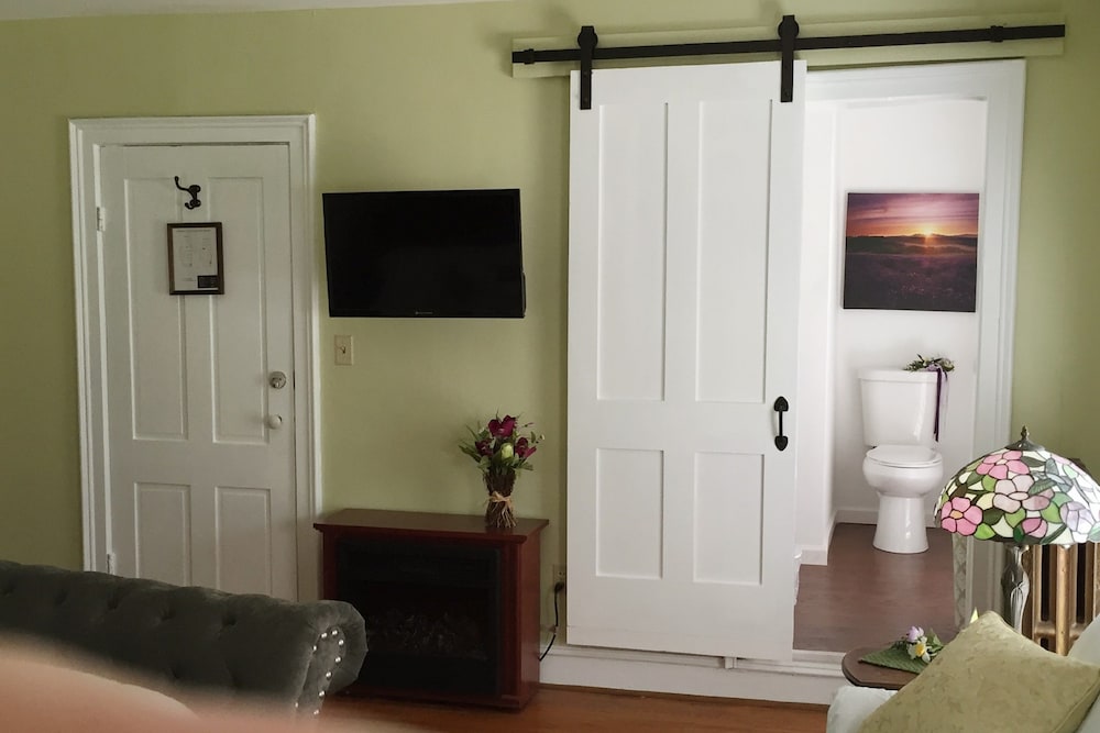 18 Vine Inn &amp; Carriage House 23/50