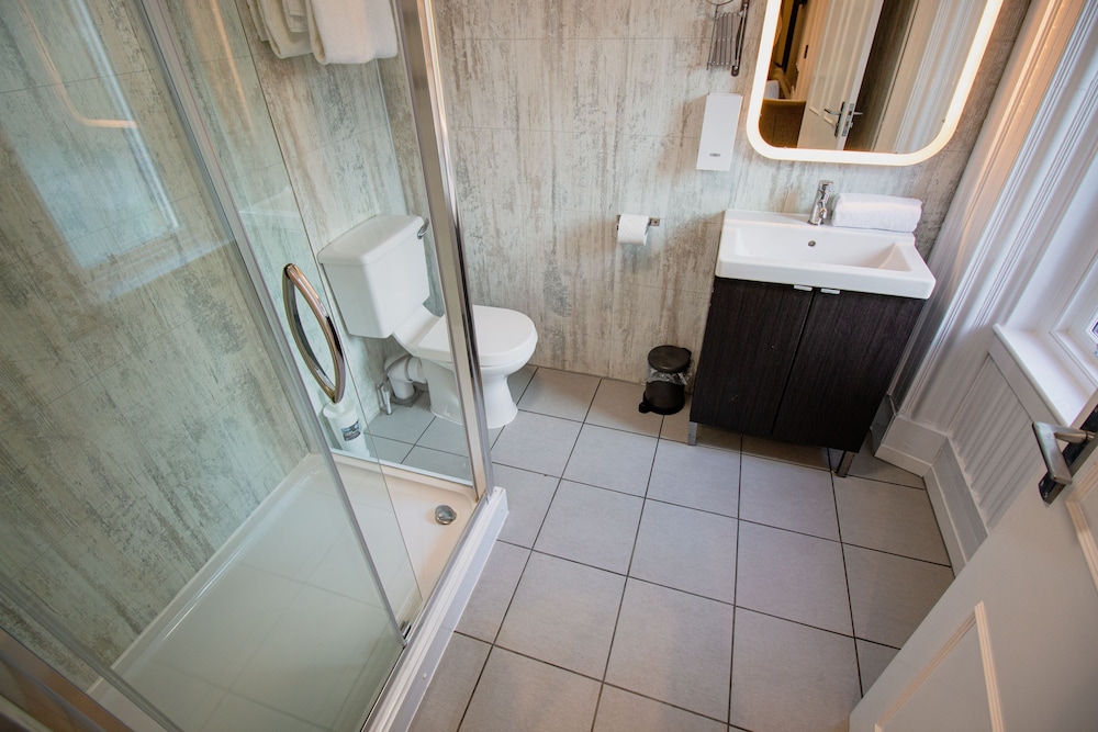Classic, Studio, Double Bed, Embassy Apartments 8/10