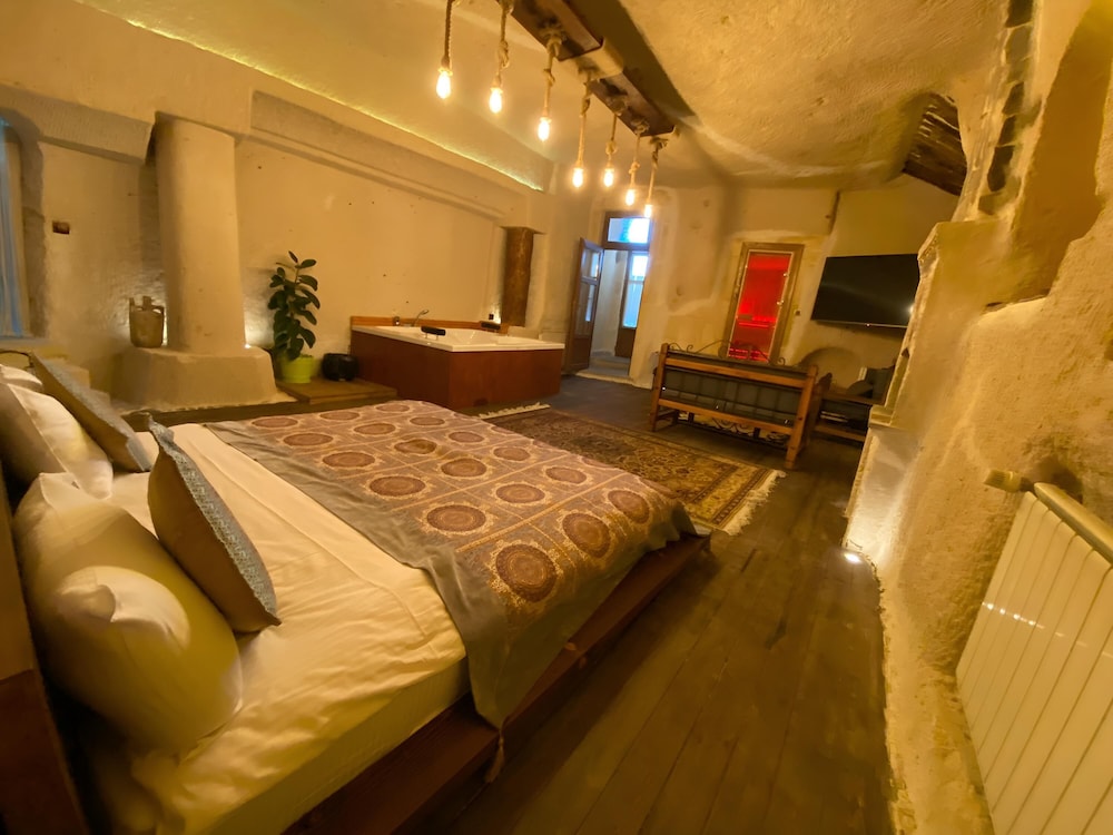 La Casa Cave 9/50