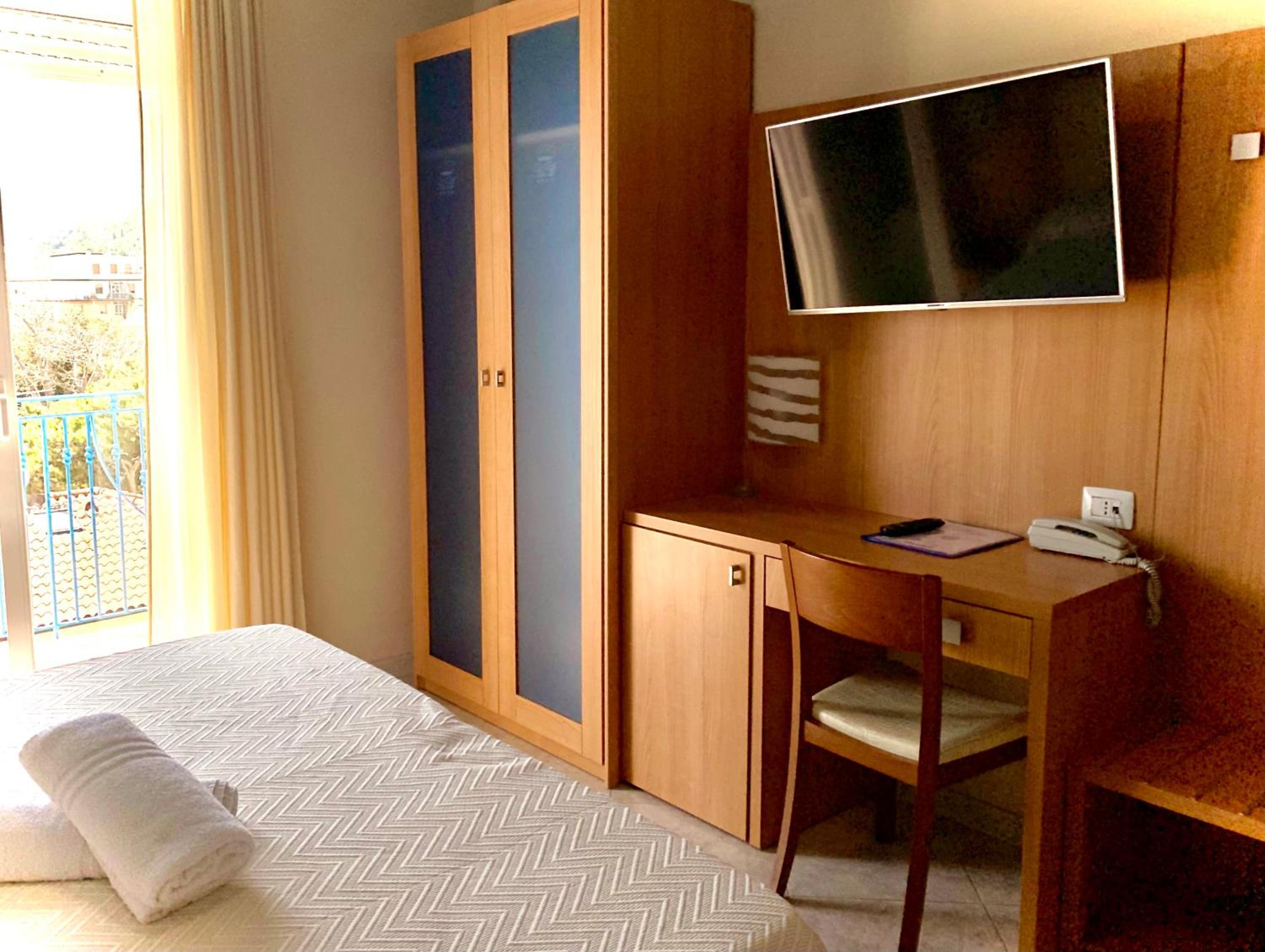 Hotel Ambassador 23/50
