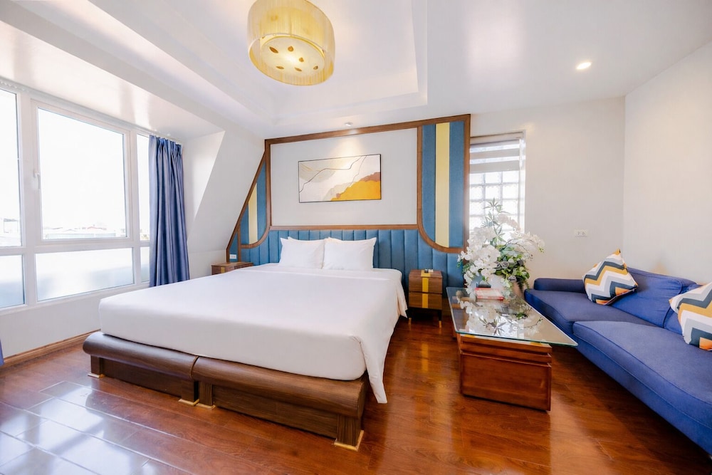 Grand, Quadruple, Queen and Twin Beds, City View