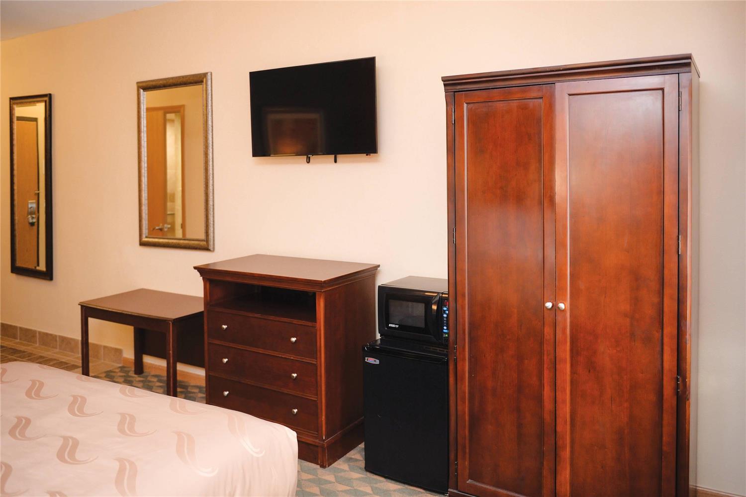 Quality Inn and Suites Ames Conference Center Near ISU Campus 8/48