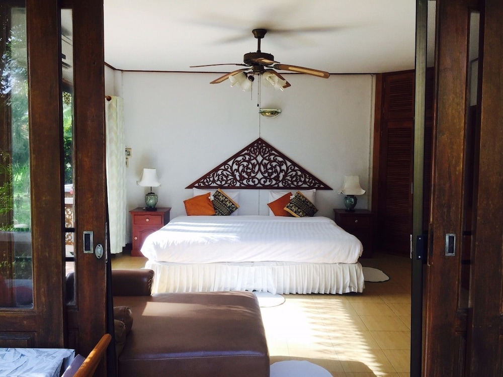 Ruen Thai Rim Haad 9/53