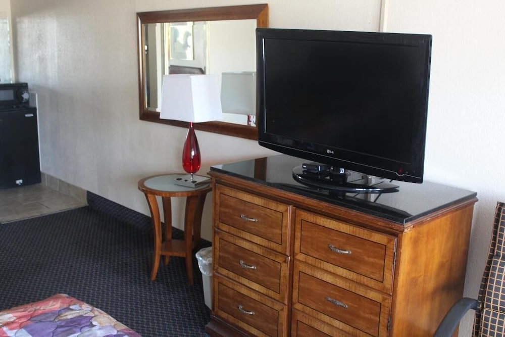 Express INN (ex Knights Inn Norfolk) 6/25