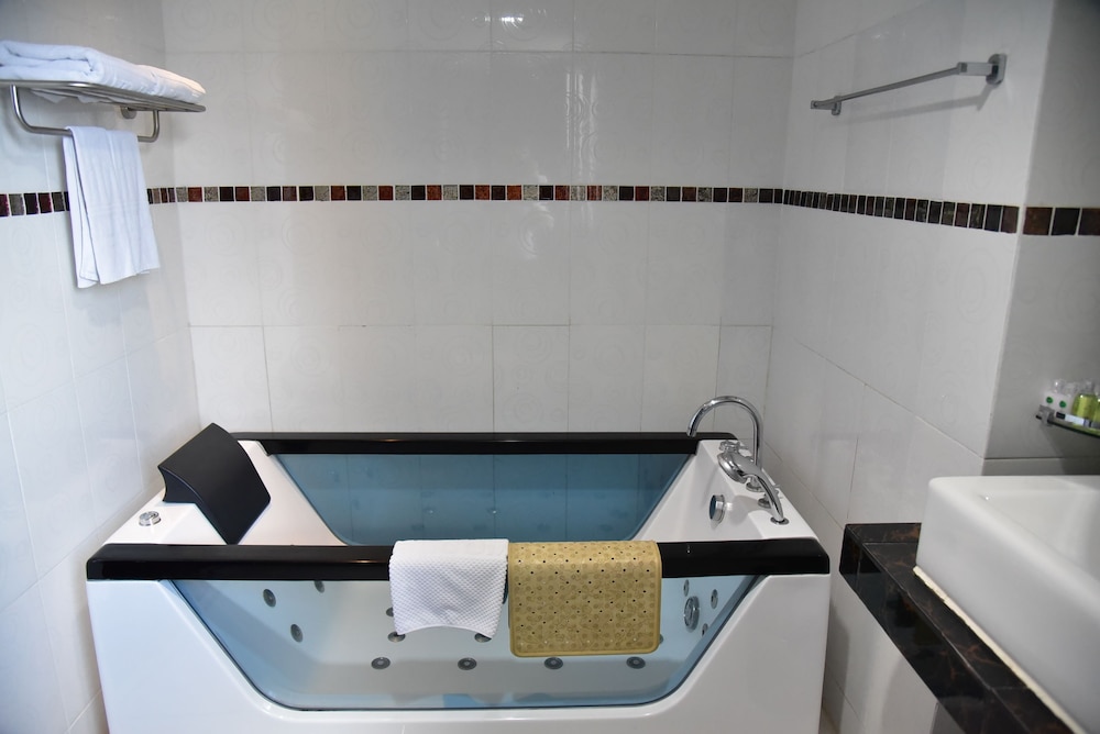 Grand Pink Hotel Hat Yai 44/49