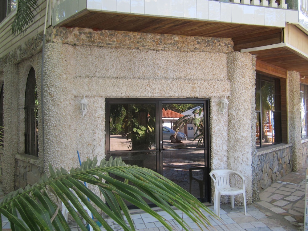 Coconut Tree West Bay 35/70