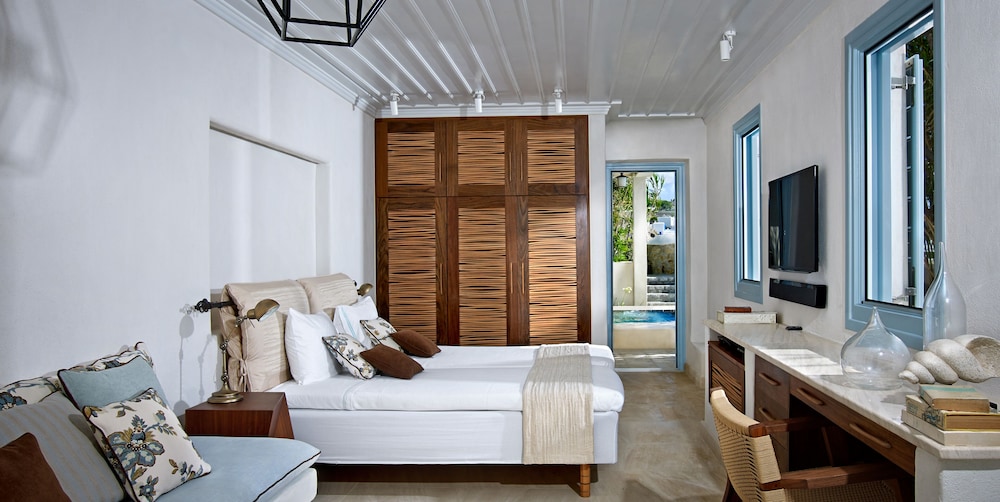 SUITE, WATER FRONT, JETTED TUB, MAIN BUILDING