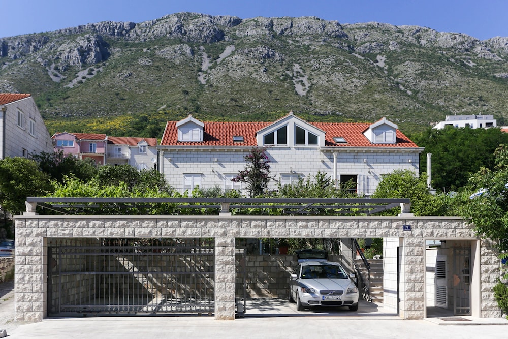 Villa Celenca 48/62