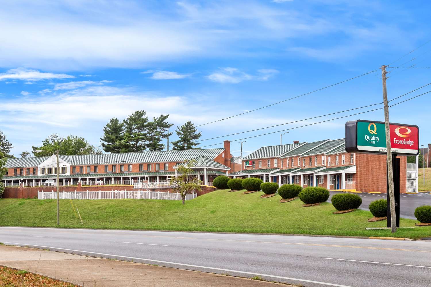 Econo Lodge Waynesboro - Skyline Drive, VA 23/24