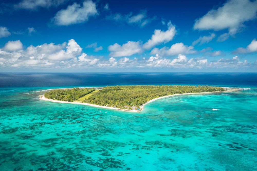 DENIS PRIVATE ISLAND 42/50