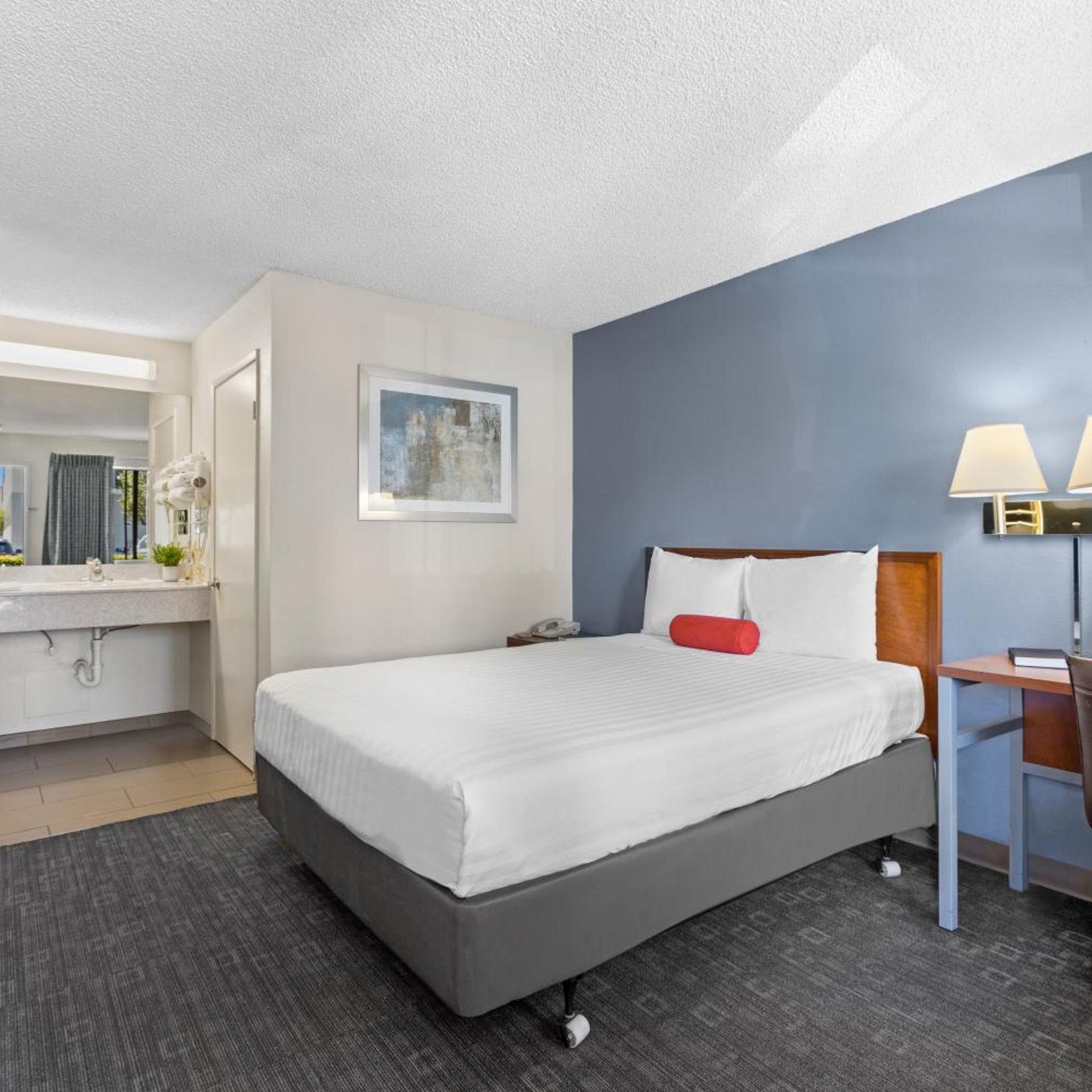 Standard, Queen Bed