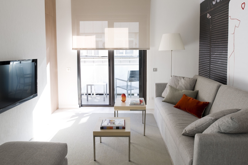 Eric Vokel Bcn Suites 25/51