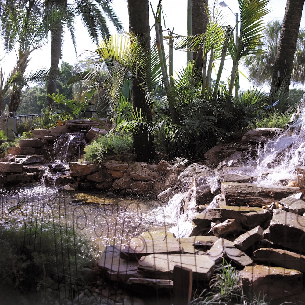 Tahitian Inn Spa 34/64